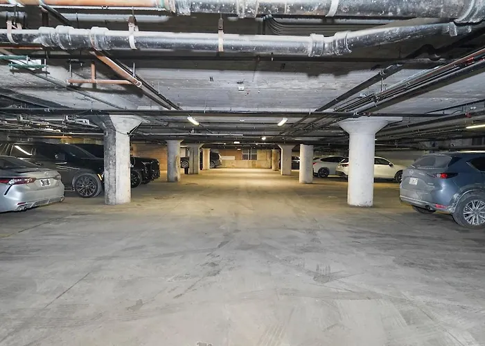 Mccormick Place 2br Stylish With Optional Parking And Gym For Up To 8 Guests Near Soldier Field And Grant Park