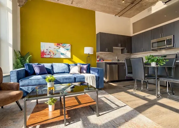 Mccormick Place 2br Stylish With Optional Parking And Gym For Up To 8 Guests Near Soldier Field And Grant Park